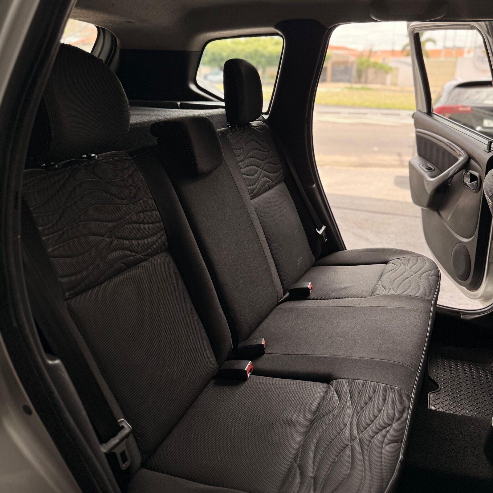 WhatsApp Image 2025-12-05 at 11.07.36